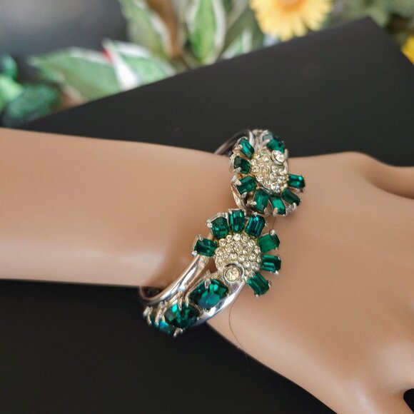 Vintage Emerald Green Rhinestone Art Deco Style Hinged Clamper Bracelet - Picture 3 of 11